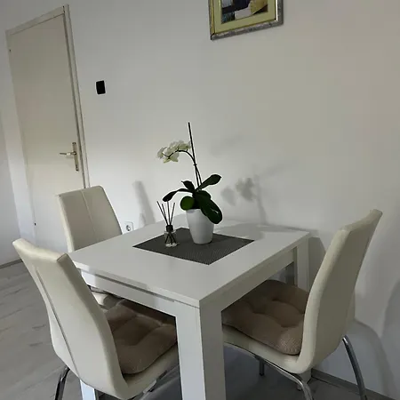 Soni Jagodina- Free Jacuzzi, Private Parking, Pet Friendly Apartman Jagodina